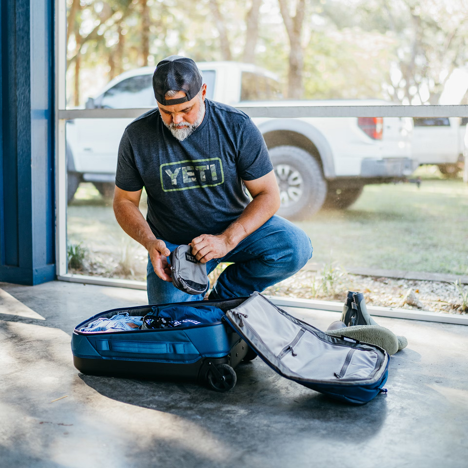 Crossroads Luggage 22" - NAVY