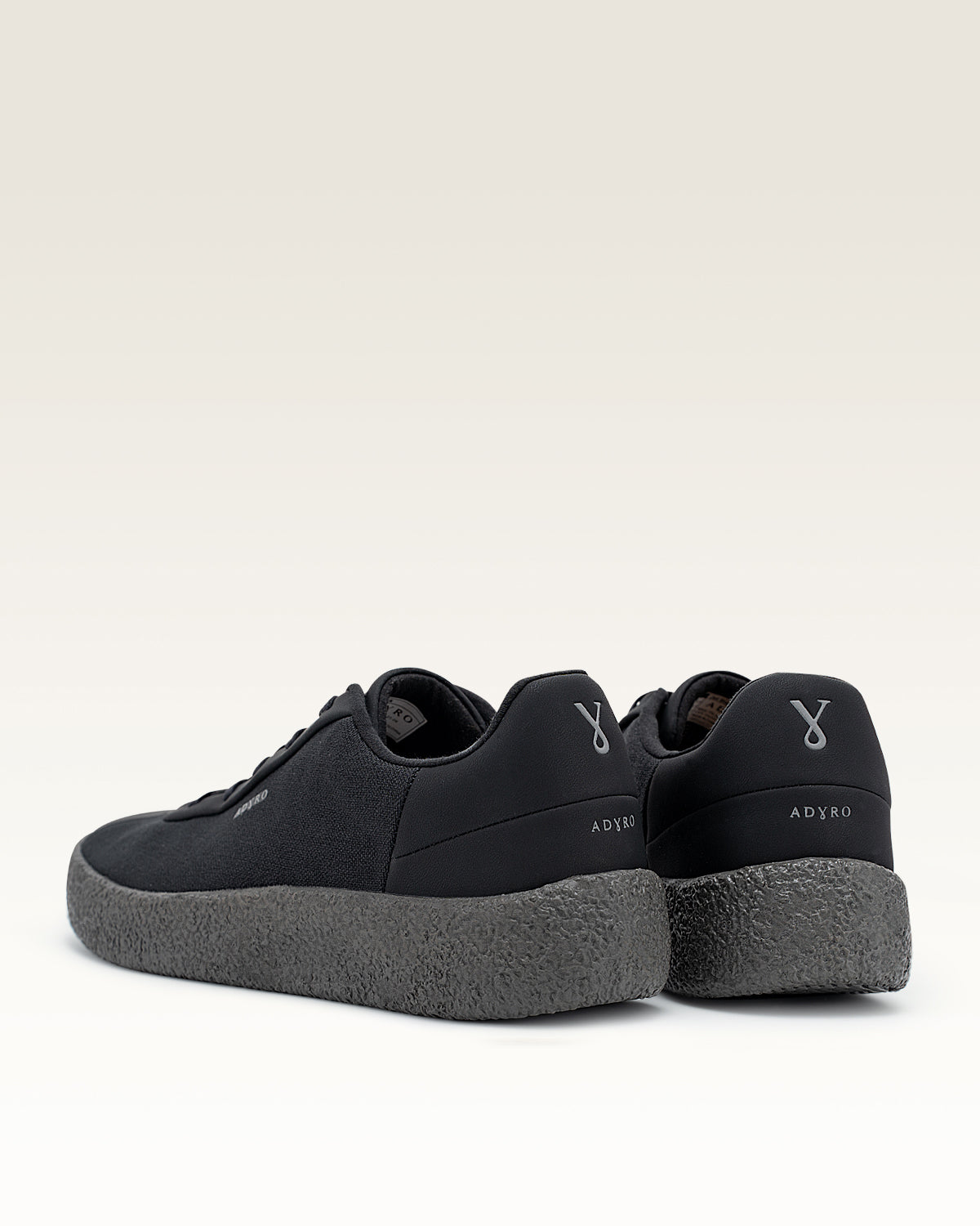 Adyro Primo 2.0 Jet Black sneakers rear view with grey crepe sole